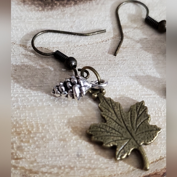 Maple leaf pinecone earrings bronze silver fall autumn Thanksgiving handmade New - Picture 10 of 10